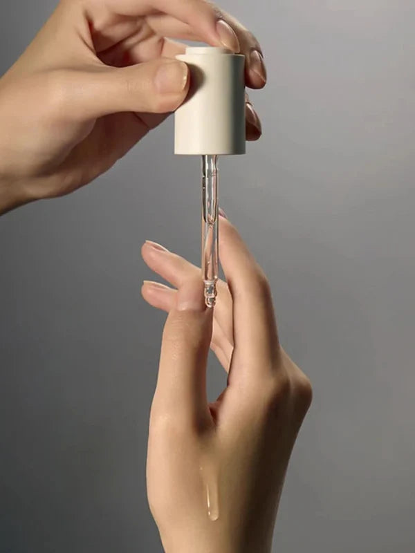 Toxnfill Hyaluronic Boosting Ampoule – Ser cu acid hialuronic pentru hidratare intensivă și revitalizare a pielii, ten mai neted și ferm.